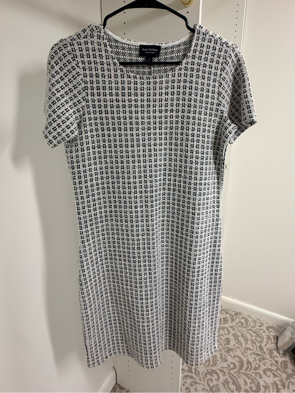 Isaac Mizrahi Black and White Geo-Print Short Sleeve Shift Dress